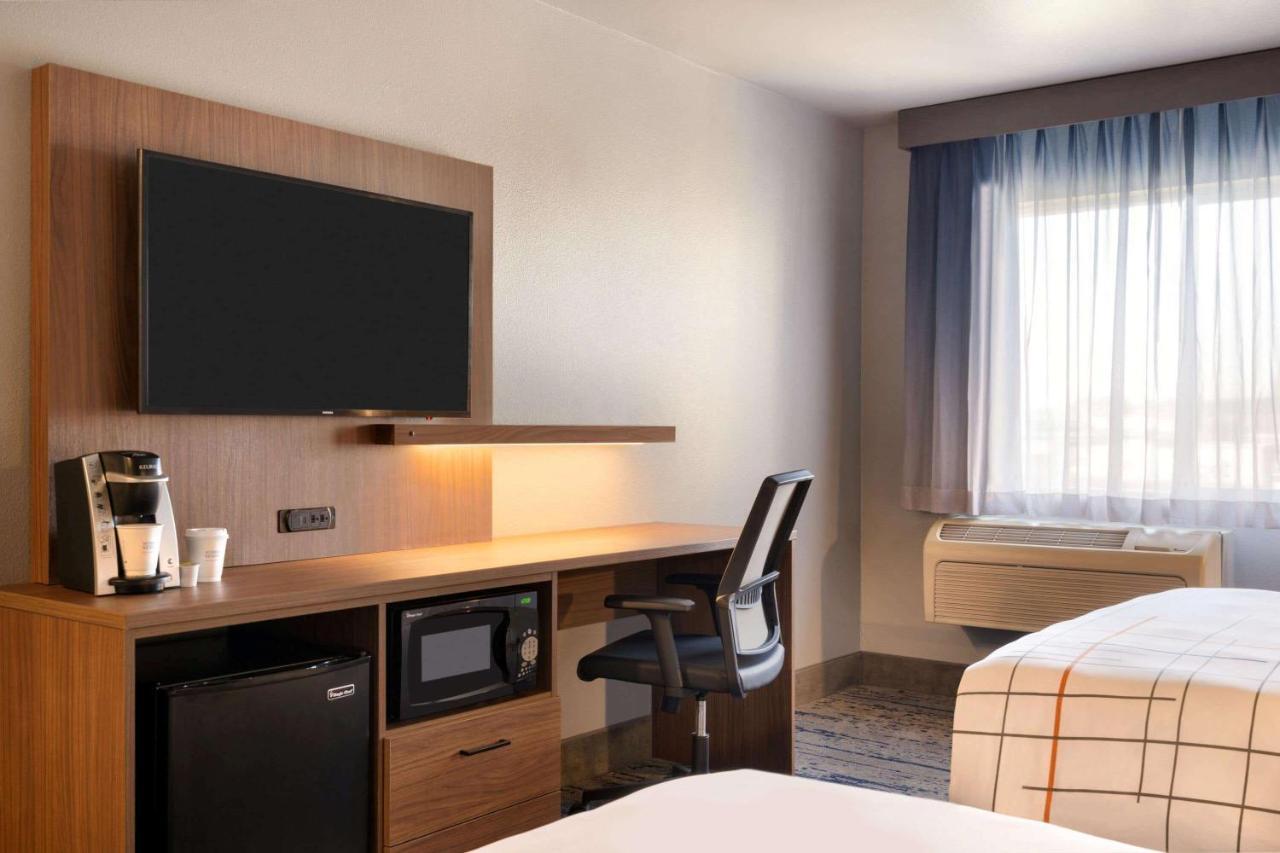 La Quinta Inn & Suites By Wyndham Springfield Eksteriør billede