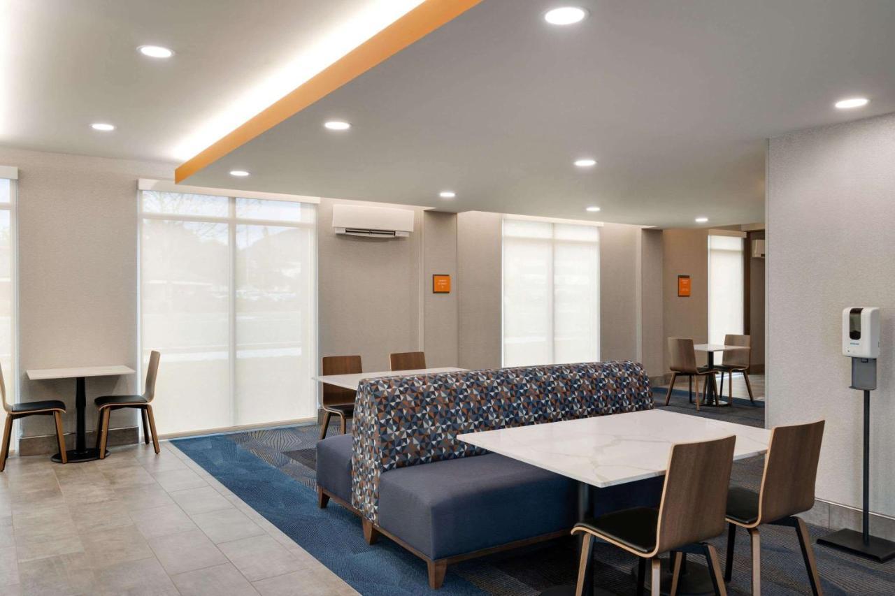 La Quinta Inn & Suites By Wyndham Springfield Eksteriør billede