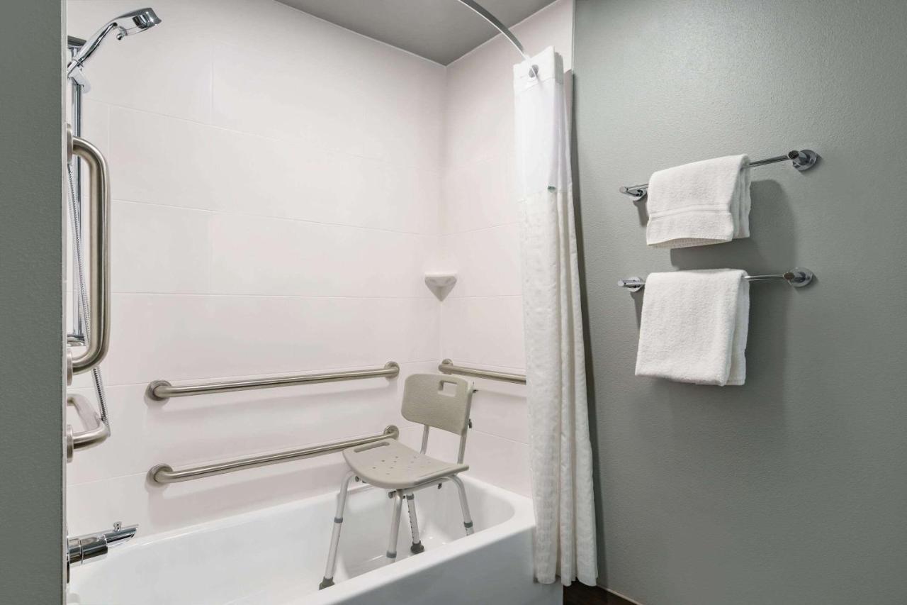 La Quinta Inn & Suites By Wyndham Springfield Eksteriør billede